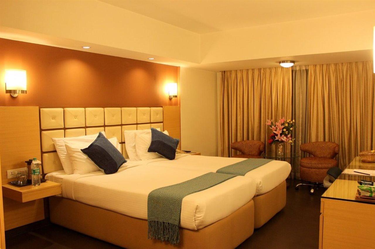 Hotel Sagar Plaza City Centre Pune Exterior foto