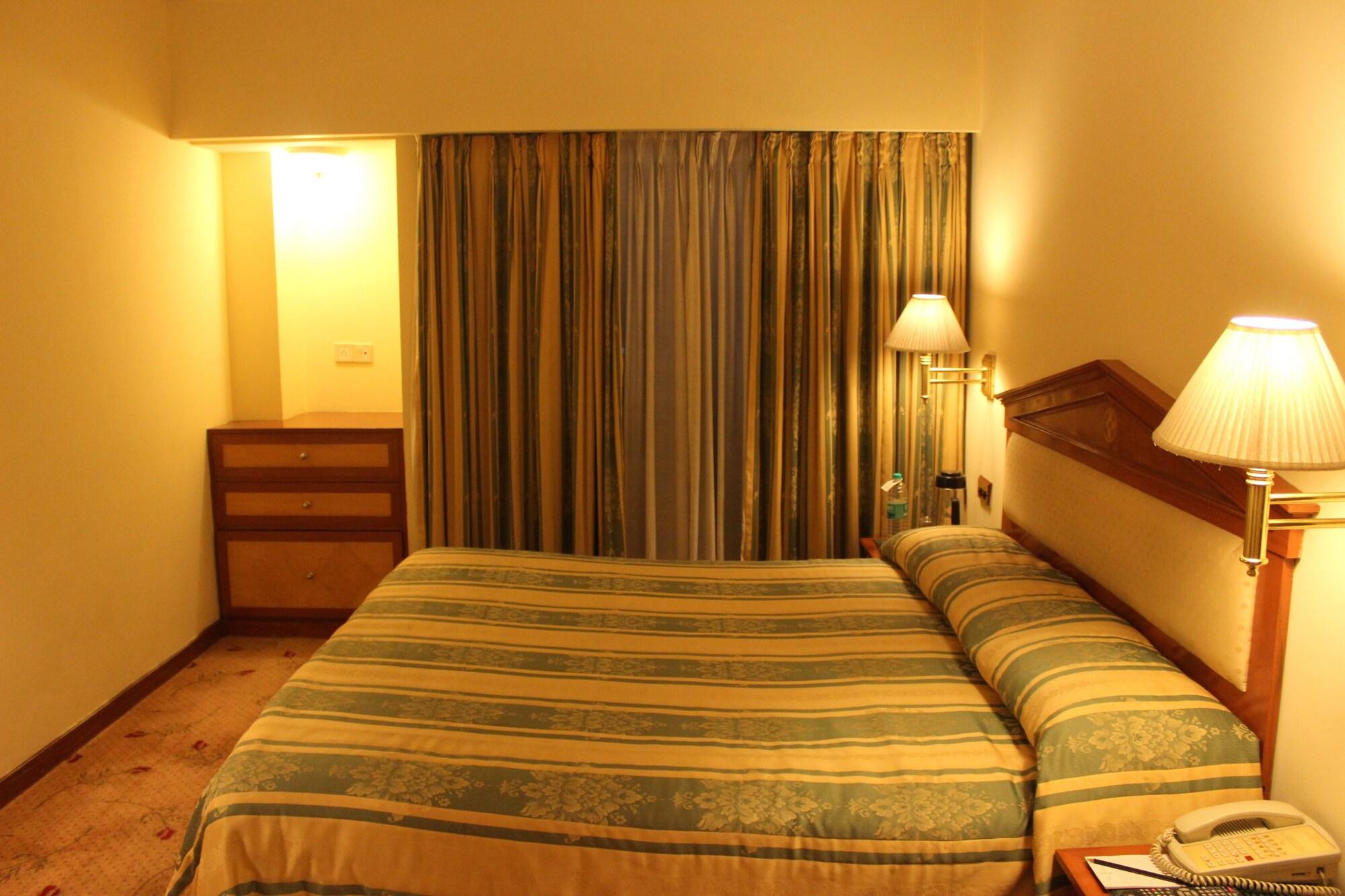 Hotel Sagar Plaza City Centre Pune Exterior foto