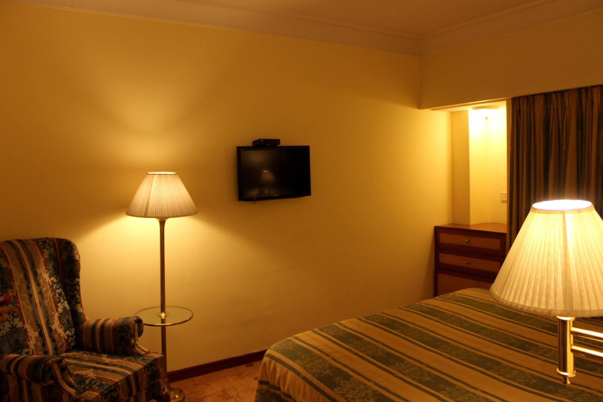 Hotel Sagar Plaza City Centre Pune Exterior foto