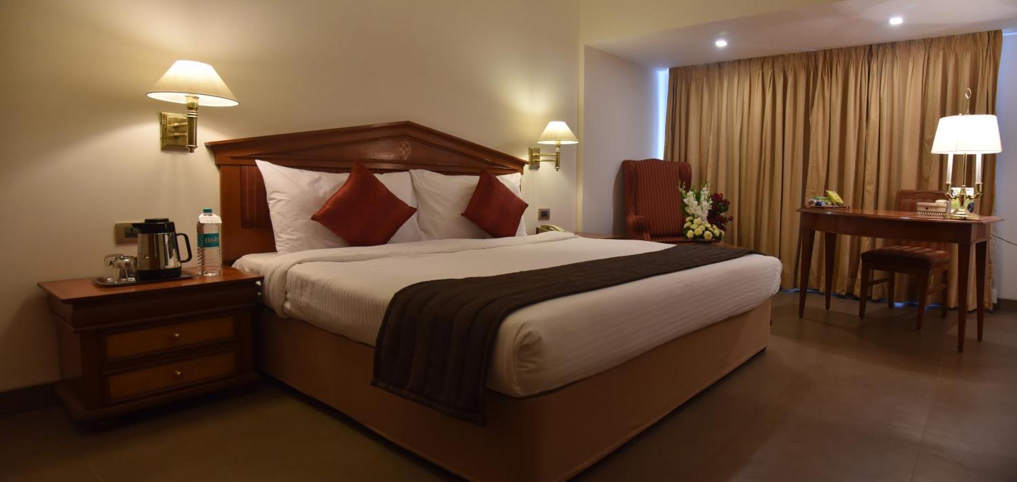 Hotel Sagar Plaza City Centre Pune Exterior foto