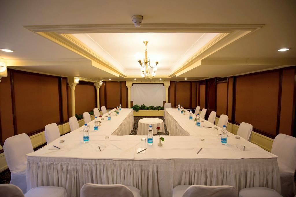 Hotel Sagar Plaza City Centre Pune Exterior foto
