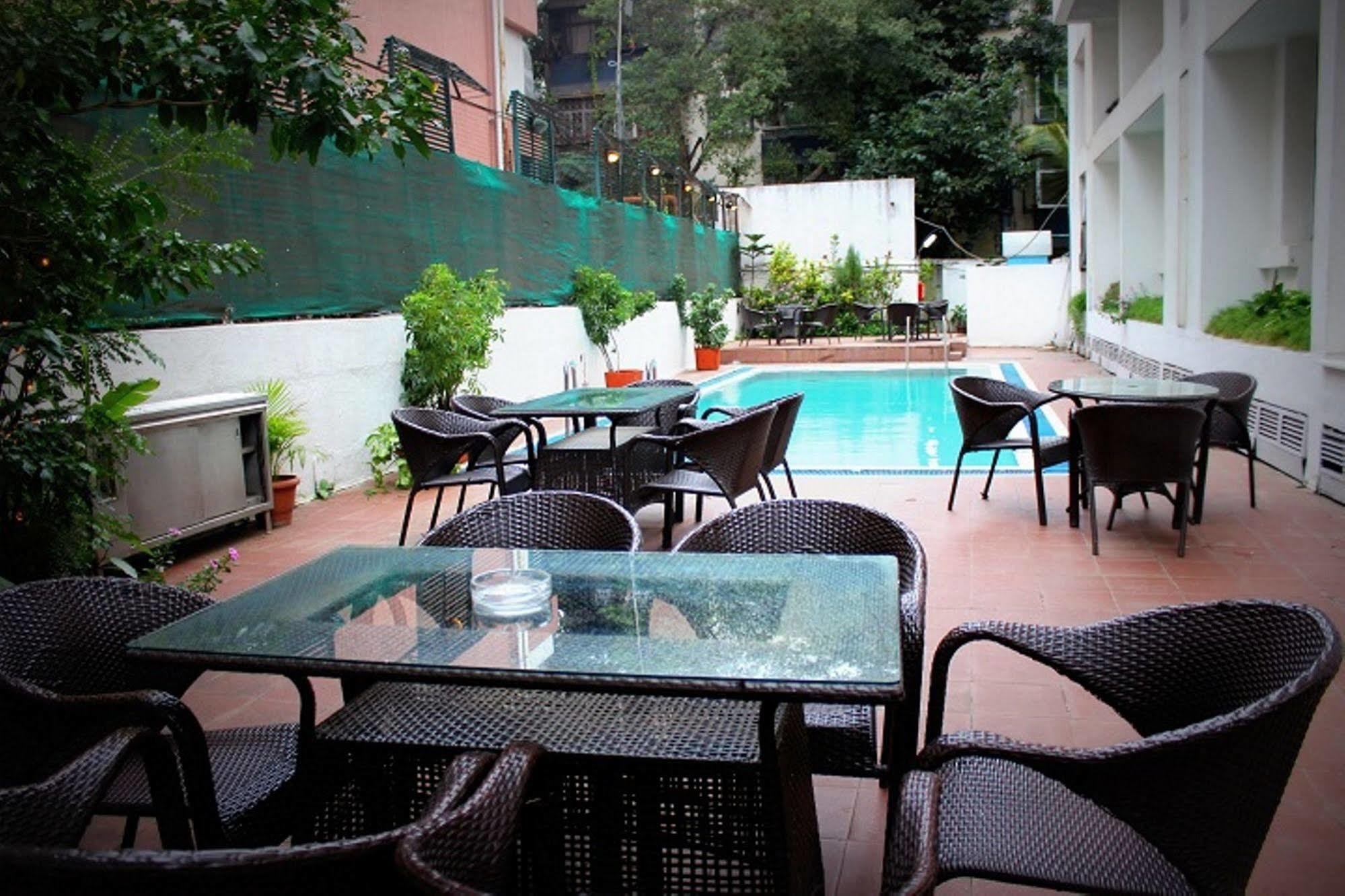 Hotel Sagar Plaza City Centre Pune Exterior foto